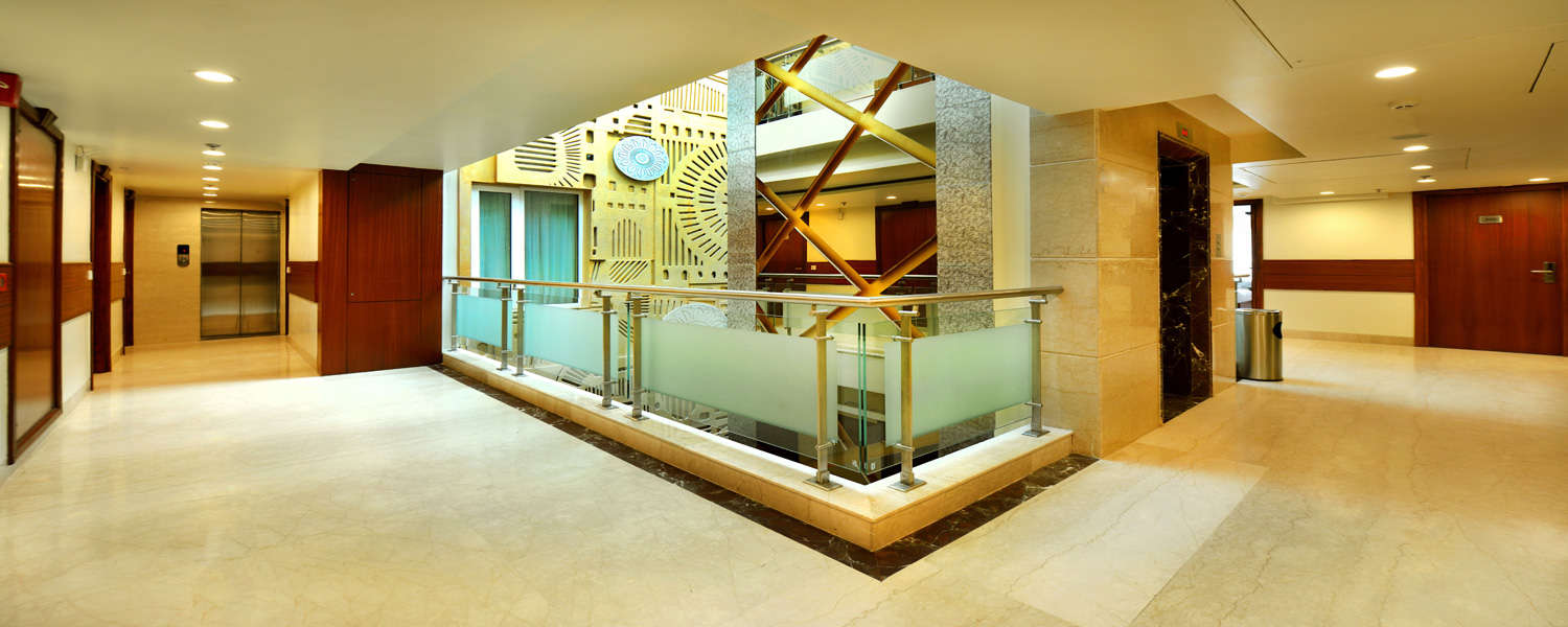 Hotel Regent Grand corridor