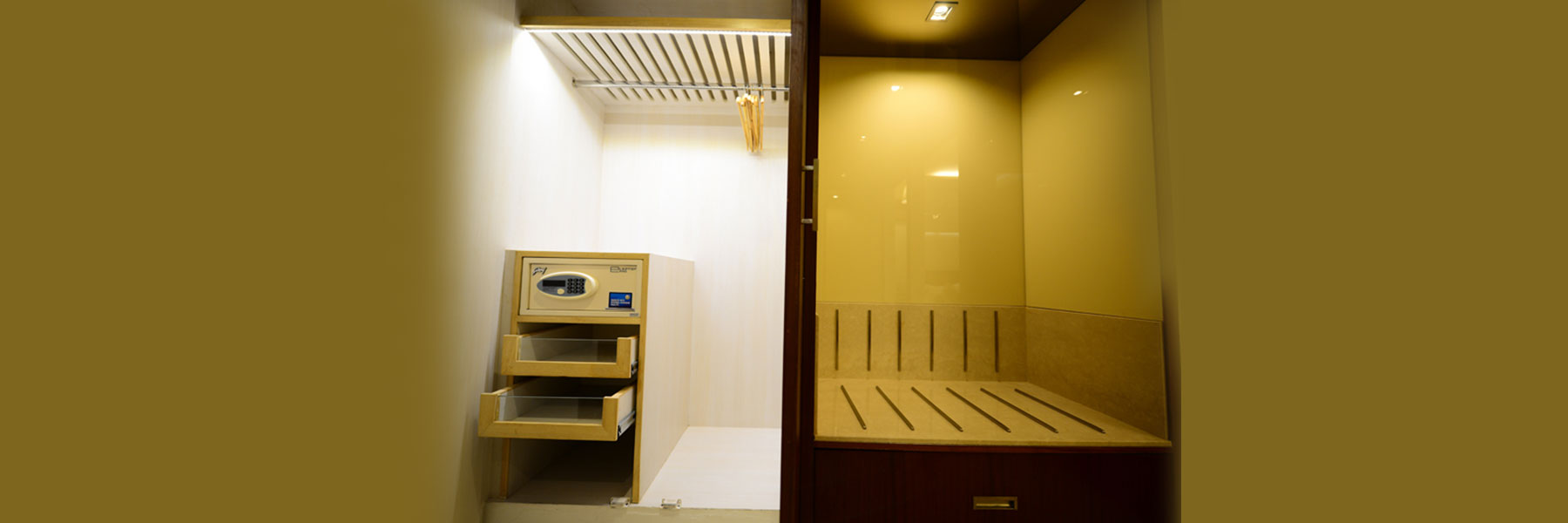 Locker of hotel regent grand